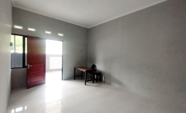 Rumah Cantik Modern Pesan Bangun di Banjarsari Solo (AD)