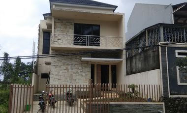 Rumah Ready View Gunung Salak, row jalan lebar di pamoyanan hijau