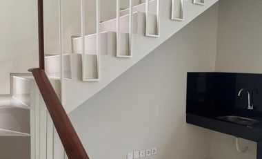 Disewakan Rumah Baru 2 lantai Citraland Kedamean gresik