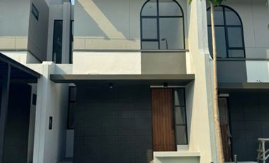 Disewakan Rumah Baru 2 lantai Citraland Kedamean gresik