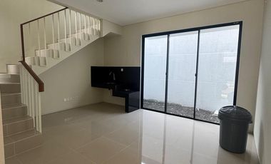 Disewakan Rumah Baru 2 lantai Citraland Kedamean gresik