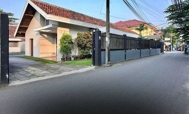 Rumah terdiri dari 2 bangunan hitung tanah dekat akses tol dalam kota