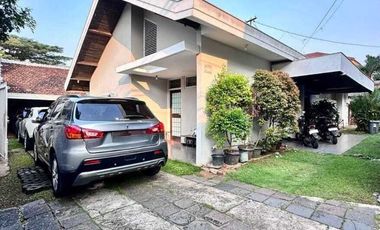 Rumah terdiri dari 2 bangunan hitung tanah dekat akses tol dalam kota