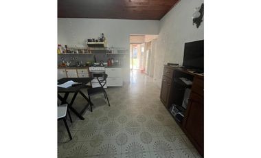 CASA 3 AMB. CON DEPTO 1 AMB EN PLANTA ALTA- 1 DE MAYO 171