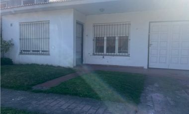 CASA 3 AMB. CON DEPTO 1 AMB EN PLANTA ALTA- 1 DE MAYO 171