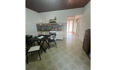 CASA 3 AMB. CON DEPTO 1 AMB EN PLANTA ALTA- 1 DE MAYO 171