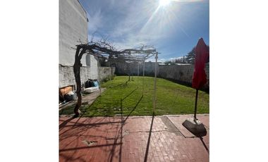 CASA 3 AMB. CON DEPTO 1 AMB EN PLANTA ALTA- 1 DE MAYO 171