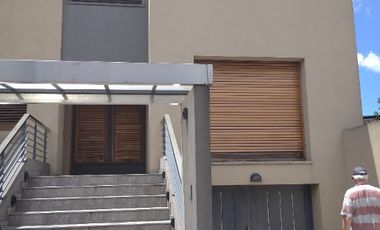 Triplex en alquiler en Hurlingham