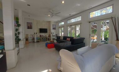 TURUN HARGA Dijual Villa Modern 2 Lantai Lokasi Premium di Taman Mumbul, Nusa Dua