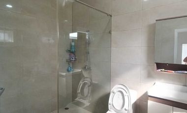 DISEWA RUMAH TAHUNAN 2 LANTAI FURNIS BAGUS SIAPHUNI SENTUL CITY SSR870