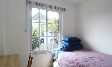 DISEWA RUMAH TAHUNAN 2 LANTAI FURNIS BAGUS SIAPHUNI SENTUL CITY SSR870