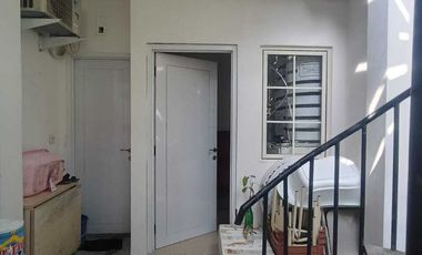 DISEWA RUMAH TAHUNAN 2 LANTAI FURNIS BAGUS SIAPHUNI SENTUL CITY SSR870