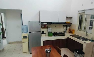 DISEWA RUMAH TAHUNAN 2 LANTAI FURNIS BAGUS SIAPHUNI SENTUL CITY SSR870