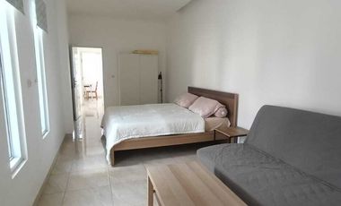 DISEWA RUMAH TAHUNAN 2 LANTAI FURNIS BAGUS SIAPHUNI SENTUL CITY SSR870