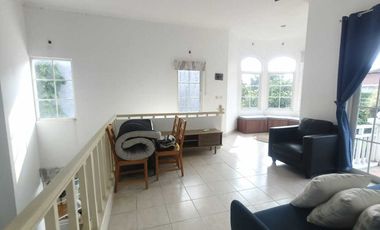 DISEWA RUMAH TAHUNAN 2 LANTAI FURNIS BAGUS SIAPHUNI SENTUL CITY SSR870