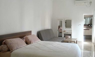 DISEWA RUMAH TAHUNAN 2 LANTAI FURNIS BAGUS SIAPHUNI SENTUL CITY SSR870