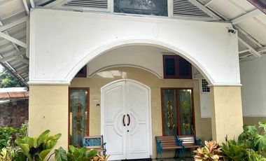 Rumah Asri, Hoek, Bagus SHM di Cempaka Putih Tengah, Jakpus, Dekat TOL