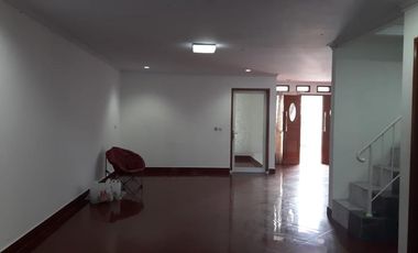 Rumah 2 Lantai Bagus SHM di Joglo Jakarta Barat Murah Bebas Banjir