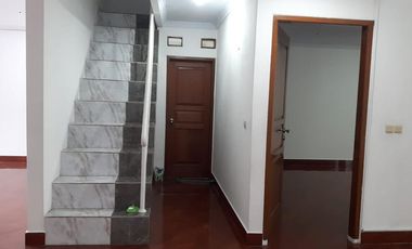 Rumah 2 Lantai Bagus SHM di Joglo Jakarta Barat Murah Bebas Banjir