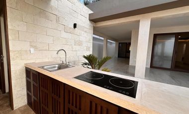 CASA EN VENTA MERIDA, PLAYA CHUBURNA, FRENTE AL MAR, ENTREGA INMEDIATA.