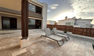 CASA EN VENTA MERIDA, PLAYA CHUBURNA, FRENTE AL MAR, ENTREGA INMEDIATA.