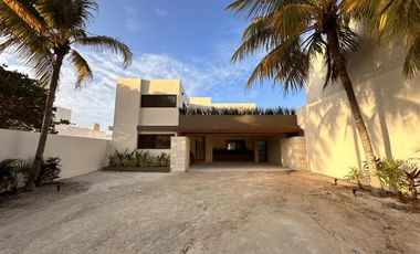 CASA EN VENTA MERIDA, PLAYA CHUBURNA, FRENTE AL MAR, ENTREGA INMEDIATA.