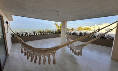 CASA EN VENTA MERIDA, PLAYA CHUBURNA, FRENTE AL MAR, ENTREGA INMEDIATA.