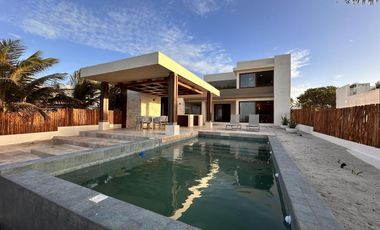 CASA EN VENTA MERIDA, PLAYA CHUBURNA, FRENTE AL MAR, ENTREGA INMEDIATA.