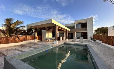 CASA EN VENTA MERIDA, PLAYA CHUBURNA, FRENTE AL MAR, ENTREGA INMEDIATA.