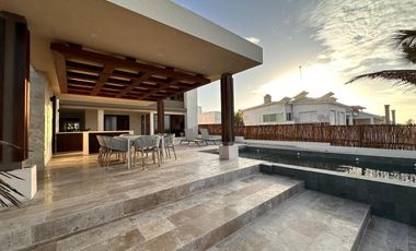 CASA EN VENTA MERIDA, PLAYA CHUBURNA, FRENTE AL MAR, ENTREGA INMEDIATA.