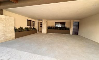 CASA EN VENTA MERIDA, PLAYA CHUBURNA, FRENTE AL MAR, ENTREGA INMEDIATA.