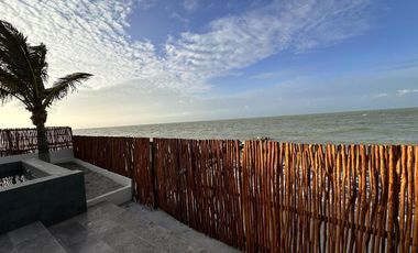 CASA EN VENTA MERIDA, PLAYA CHUBURNA, FRENTE AL MAR, ENTREGA INMEDIATA.