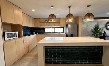 CASA EN VENTA MERIDA, PLAYA CHUBURNA, FRENTE AL MAR, ENTREGA INMEDIATA.