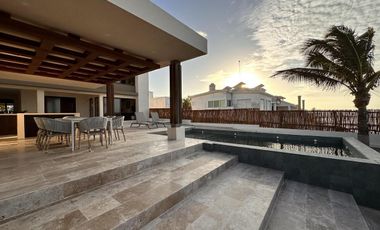 CASA EN VENTA MERIDA, PLAYA CHUBURNA, FRENTE AL MAR, ENTREGA INMEDIATA.