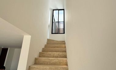 CASA EN VENTA MERIDA, CHOLUL, PRIVADA SAUCES DIECISEIS, TIPO TH, LISTO.