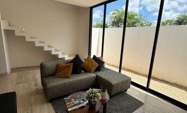 CASA EN VENTA MERIDA, CHOLUL, PRIVADA SAUCES DIECISEIS, TIPO TH, LISTO.