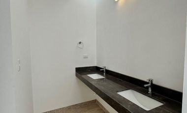 CASA EN VENTA MERIDA, CHOLUL, PRIVADA SAUCES DIECISEIS, TIPO TH, LISTO.