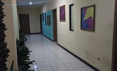 Rumah tengah kota Bentuk Kotak Cocok Untuk kos-kosan, penginapan, dll