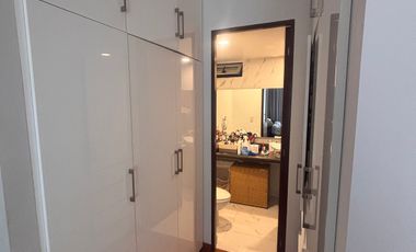 Departamento GRAND TOWER CENTENARIO, BODEGA Y ESTACIONAMIENTOS INDEPENDIENTES