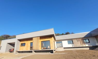 VENDEMOS  CASA EN PARCELA UBICADA EN ZAPALLAR CURICO