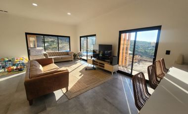 VENDEMOS  CASA EN PARCELA UBICADA EN ZAPALLAR CURICO