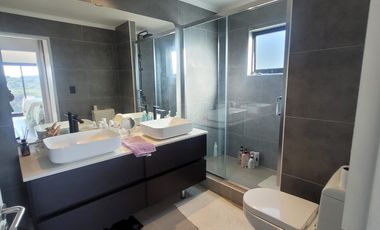 VENDEMOS  CASA EN PARCELA UBICADA EN ZAPALLAR CURICO