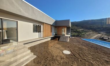 VENDEMOS  CASA EN PARCELA UBICADA EN ZAPALLAR CURICO