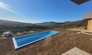 VENDEMOS  CASA EN PARCELA UBICADA EN ZAPALLAR CURICO