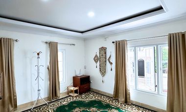 Rumah ada taman belakang dalam cluster Jakarta Selatan Jagakarsa