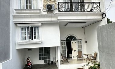 Rumah ada taman belakang dalam cluster Jakarta Selatan Jagakarsa