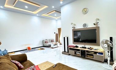 Rumah ada taman belakang dalam cluster Jakarta Selatan Jagakarsa