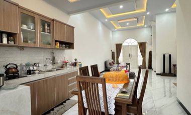 Rumah ada taman belakang dalam cluster Jakarta Selatan Jagakarsa