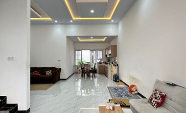 Rumah ada taman belakang dalam cluster Jakarta Selatan Jagakarsa