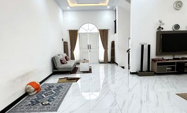 Rumah ada taman belakang dalam cluster Jakarta Selatan Jagakarsa